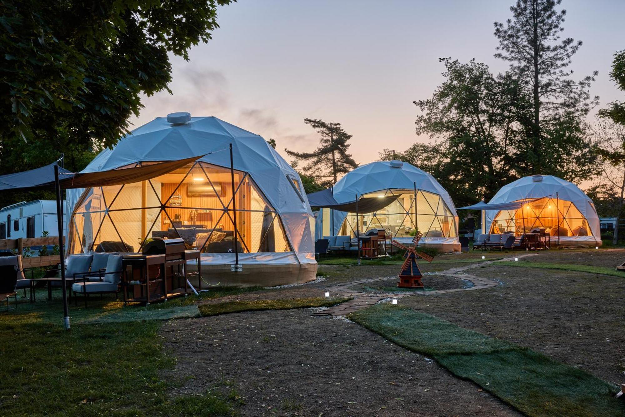 Glamping Slapy Hotel Bagian luar foto