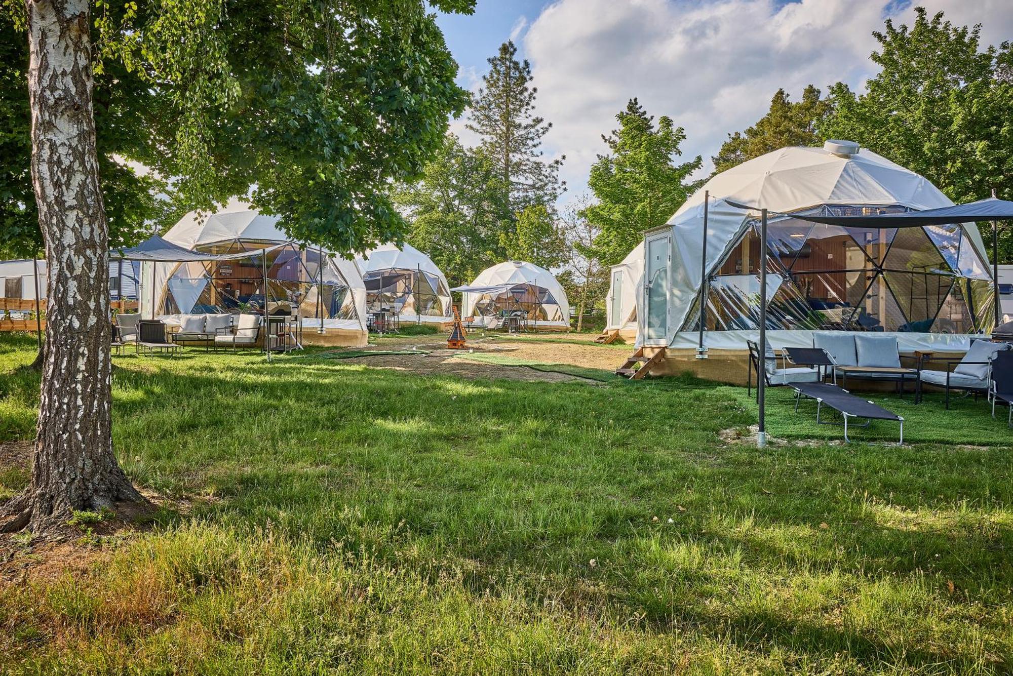 Glamping Slapy Hotel Bagian luar foto